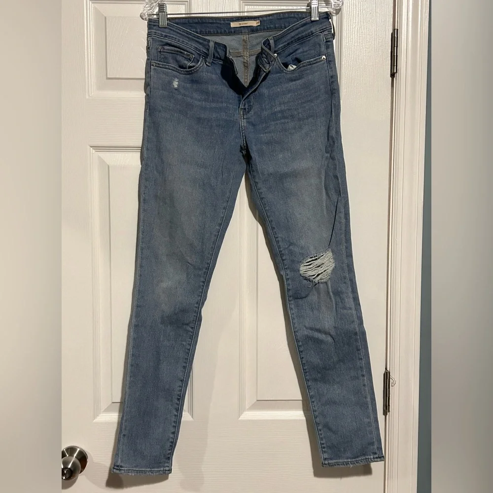 Levi’s Classic Blue Women's skinny Jeans - Picture 1 of 3